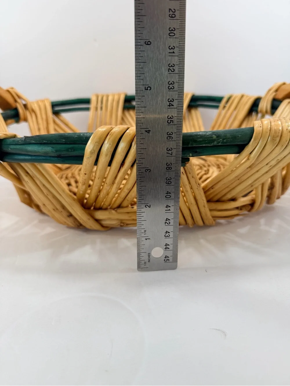 VTG Sunburst Wicker Centerpiece - Large 17
